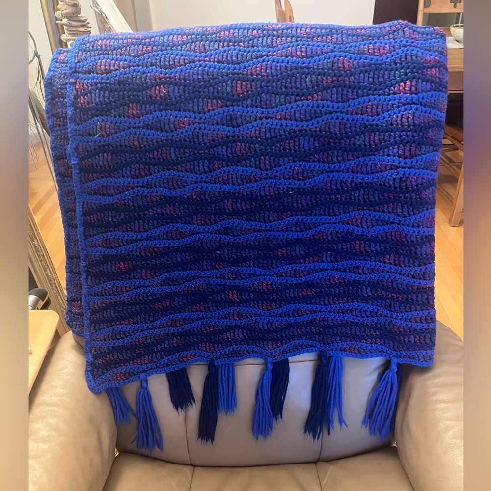 Vtg handmade Crochet Throw Blanket